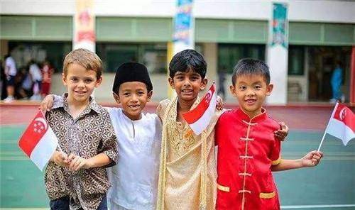 此国七成是中国人后裔<strong></p>
<p>币星BitSG</strong>，国旗上也有五颗星，最大纸币值5万人民币