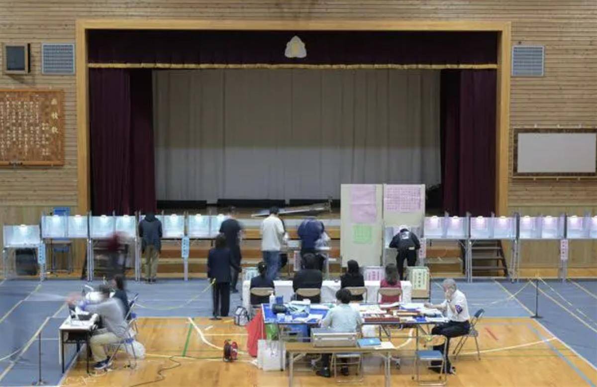 自民党时隔15年再失过半席位<strong></p>
<p>LEOxChange</strong>，石破茂称“情况极其严峻”