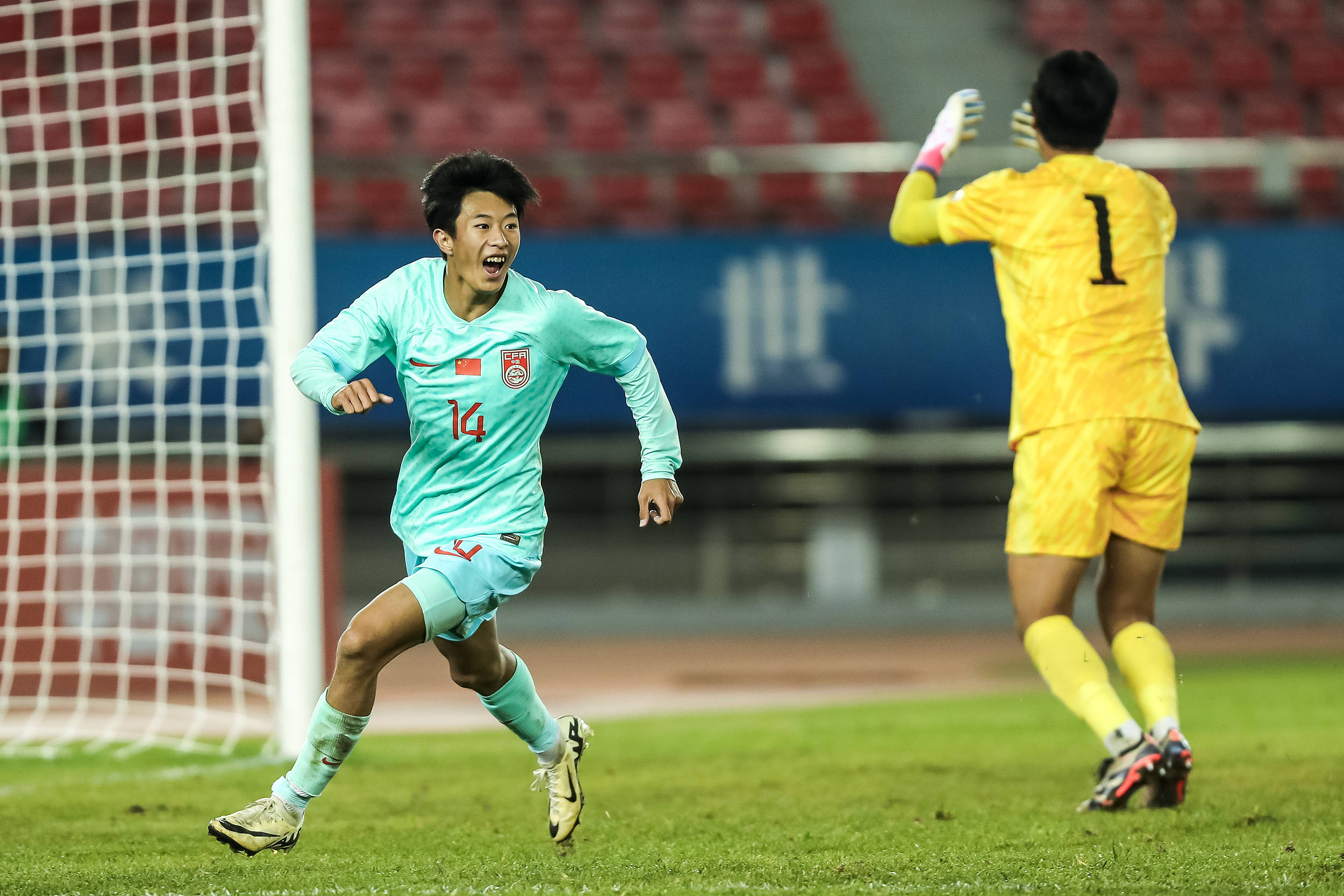 压着韩国队打<strong></p>
<p>LEOxChange</strong>，顺利晋级U17亚洲杯，国少队打出三十年不见的优势场面