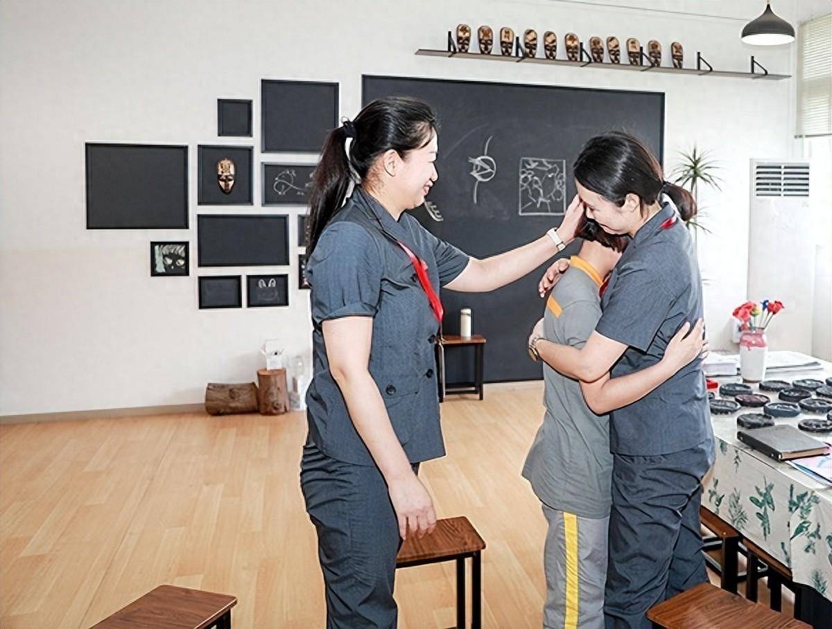 奶奶去世、爷爷患癌<strong></p>
<p>U米</strong>，16岁少女抢劫获刑9个月，泪洒法庭
