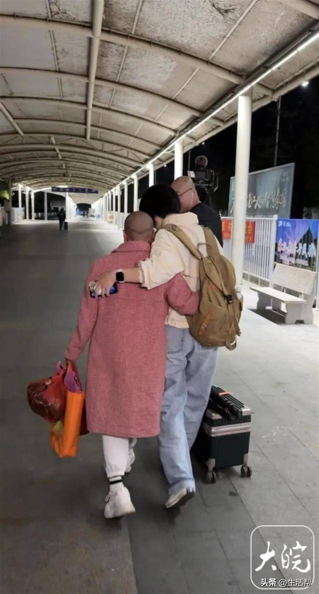 姐姐为亡弟追凶26年：雪天蹲守冻到手裂<strong></p>
<p>Abit</strong>，确认嫌犯后气得舌头咬出血又咽下