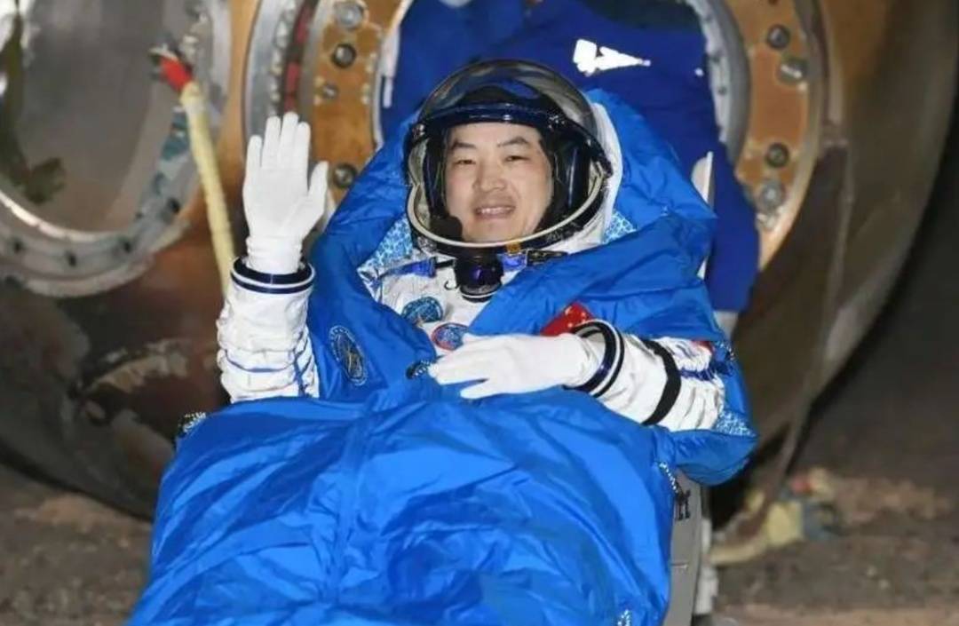 成功着陆！返回地球后第一顿饭<strong></p>
<p>NegocieCoins</strong>，3名航天员都点了这道餐食