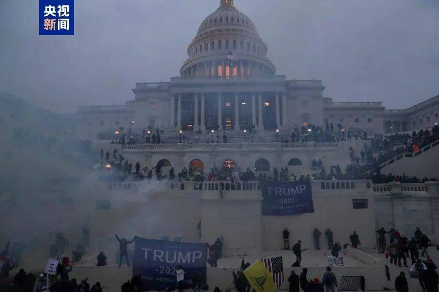 大选倒计时<strong></p>
<p>瑞亚</strong>，7802万人已投票！49%比48%，特朗普在最关键“摇摆州”领先！防弹玻璃、铁丝网、钢板门、狙击手，美国多州加强安保