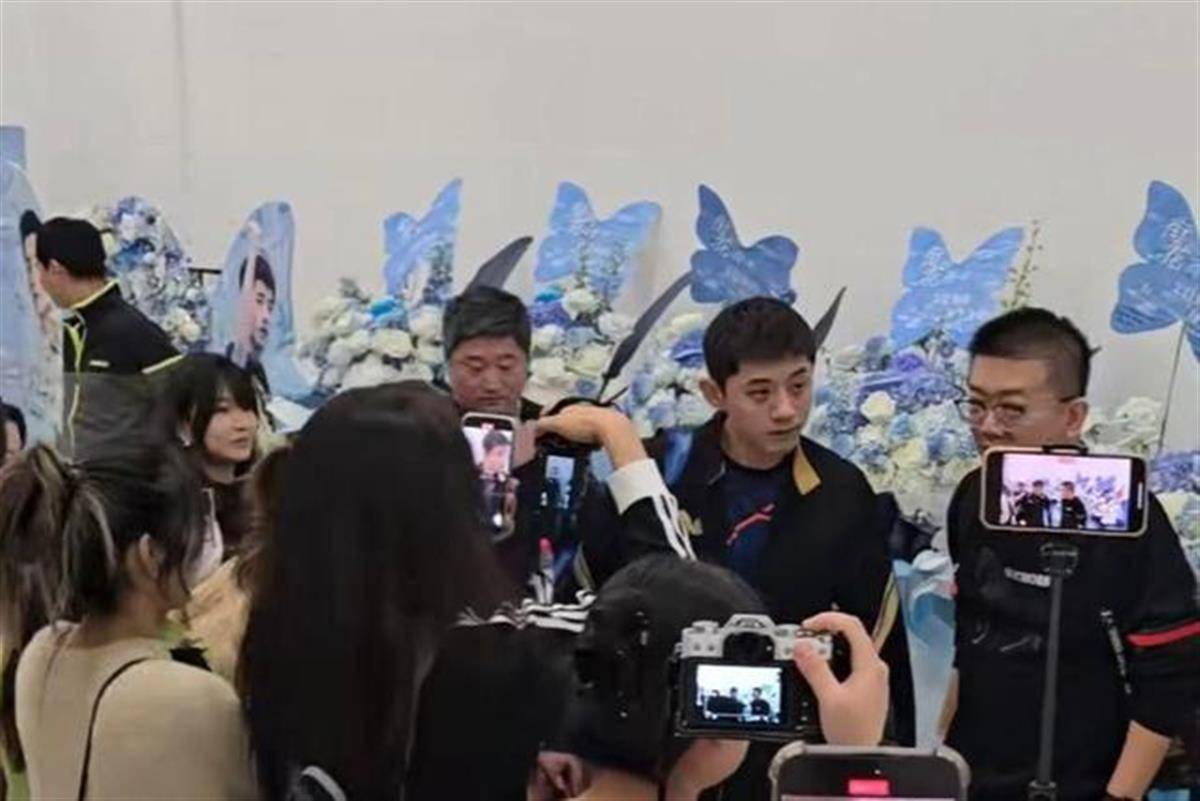 张继科球馆今日在浙江海宁开业<strong></p>
<p>瑞亚</strong>，不对外营业，宁波的俱乐部回应：理念不同已无合作