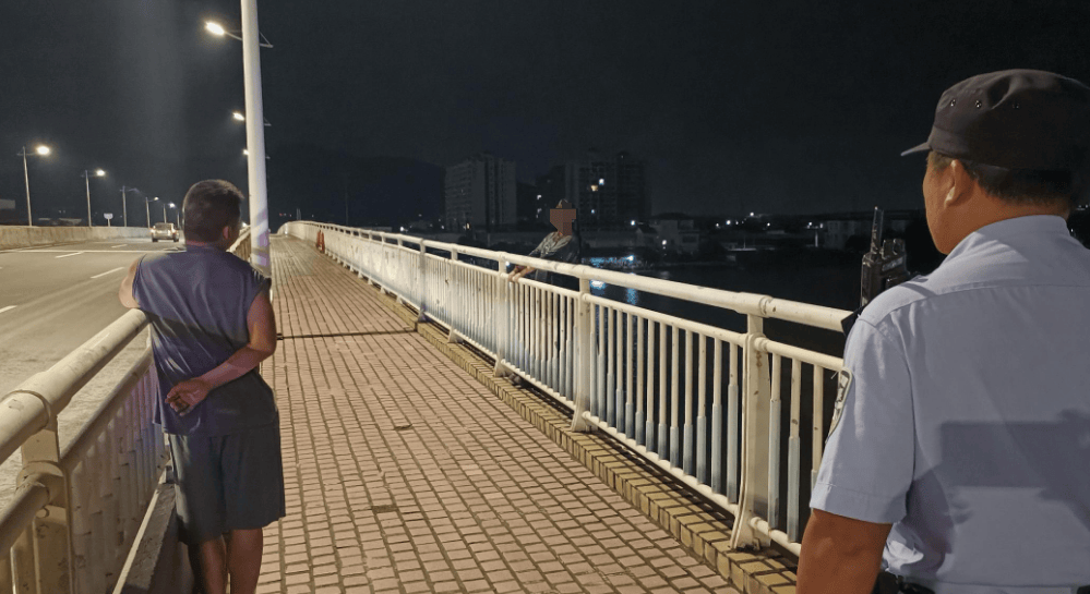 突发！珠海“钓鱼哥”河边钓鱼<strong></p>
<p>币安网</strong>，突然丢下鱼竿拔腿就跑……