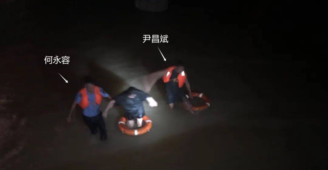 突发！珠海“钓鱼哥”河边钓鱼<strong></p>
<p>币安网</strong>，突然丢下鱼竿拔腿就跑……