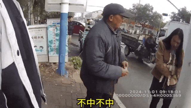 卖菜老人骑车剐蹭汽车<strong></p>
<p>币安网</strong>，车主放弃索赔，老人坚持赔偿，民警调解：老人赔偿5元给对方