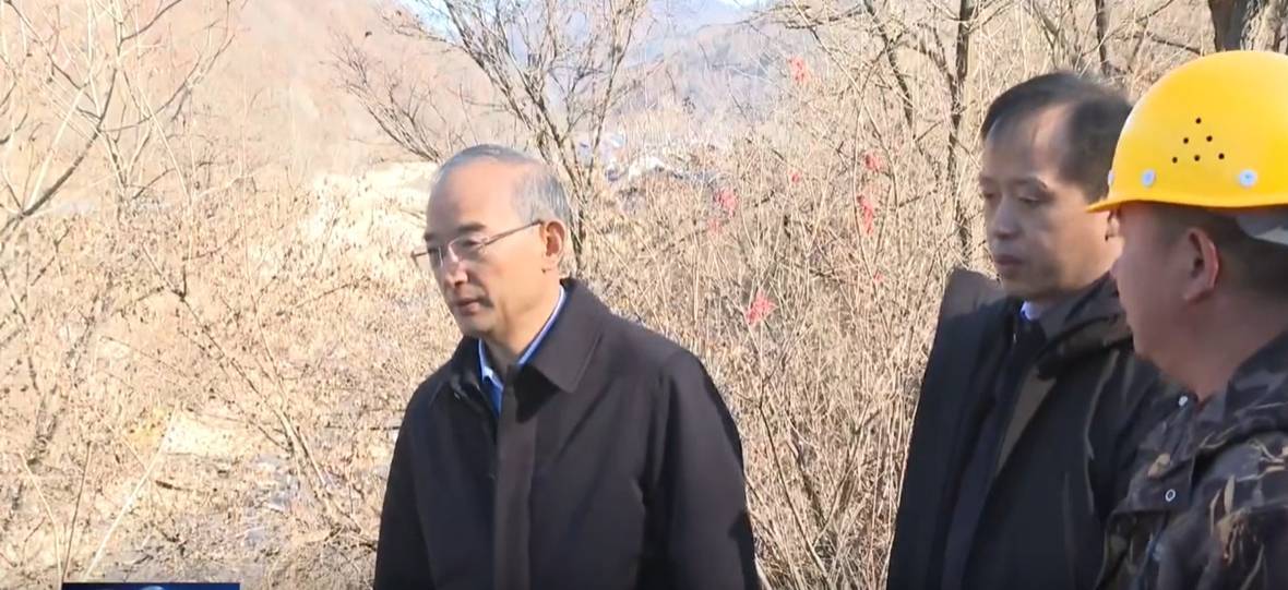 调研途中<strong></p>
<p>Koinim</strong>，吉林省委书记多次随机停车察看水毁工程施工情况