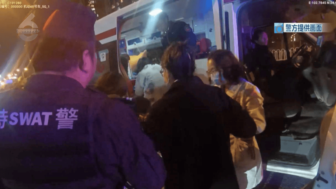 少女喝下除草剂<strong></p>
<p>Koinim</strong>，报警称喝了“百草枯”，“父亲让我再喝一杯”，经救治后脱离生命危险