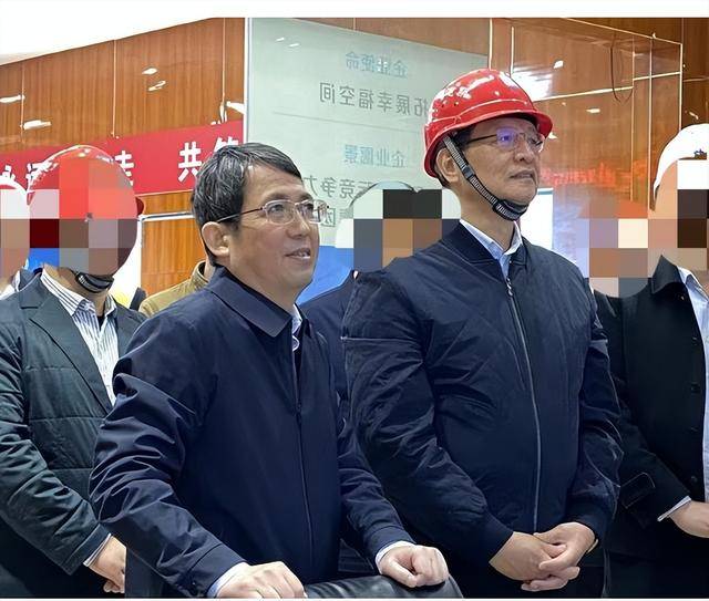 广西烂尾轻轨“幻想柱”被拆除！施工人员：单根墩柱切割拆除用时2小时<strong></p>
<p>币耀</strong>，费用约10万元