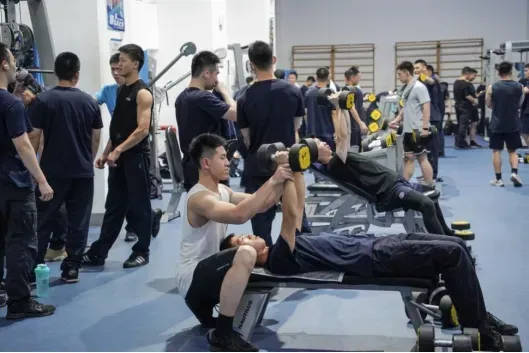 “八块腹肌和胸肌我都看习惯了”<strong></p>
<p>TREX</strong>！浙江这所高校的健身房太火爆