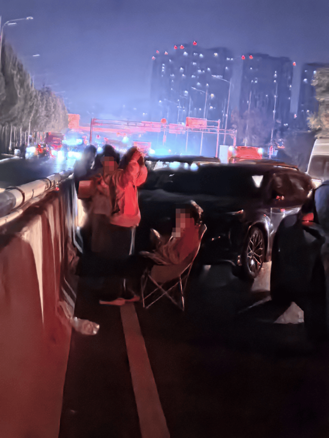 “夜骑开封”被叫停背后：网络推手煽起来的巨大流量<strong></p>
<p>TREX</strong>，却成烫手山芋