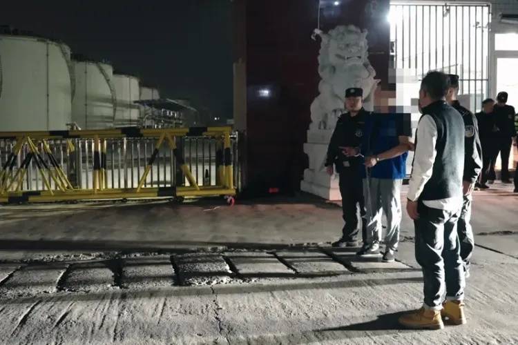 11人被刑拘<strong></p>
<p>TREX</strong>，成都大邑公安捣毁一非法经营成品油犯罪团伙