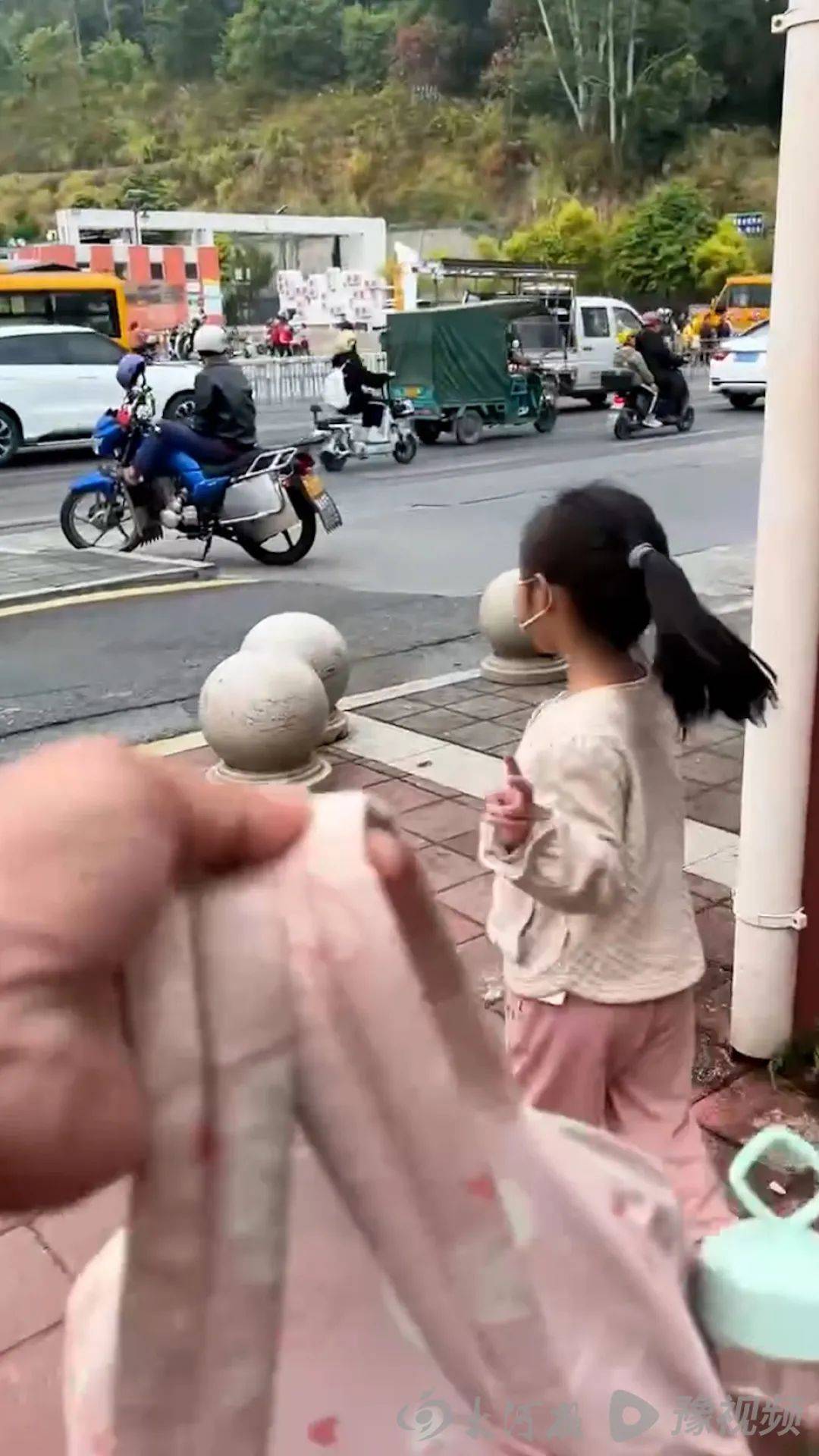 广东被高年级男生泼开水女童已返校<strong></p>
<p>TREX</strong>，家长称多人被处理