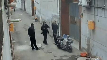 山西临汾一村民发布举报前任村长材料被找上门扇耳光<strong></p>
<p>Fiery</strong>，警方介入