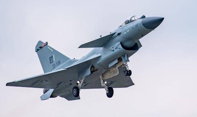 歼-10吸引力很大<strong></p>
<p>Fiery</strong>，伊朗空军司令亲自体验，这是打算买几架回去？
