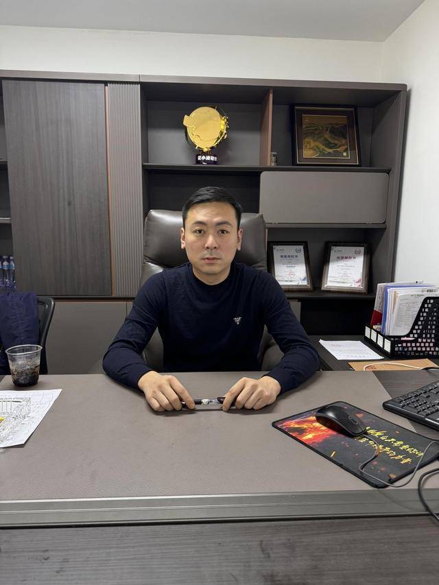 开着4家啤酒厂还跑网约车<strong></p>
<p>TuxExchange</strong>，青岛有群“非典型性网约车司机”
