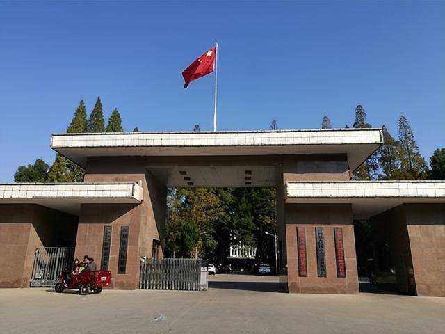 安徽舒城县政府大院“随便进”引热议<strong></p>
<p>TradeSatoshi</strong>，县长：大家都是群众，没有不方便