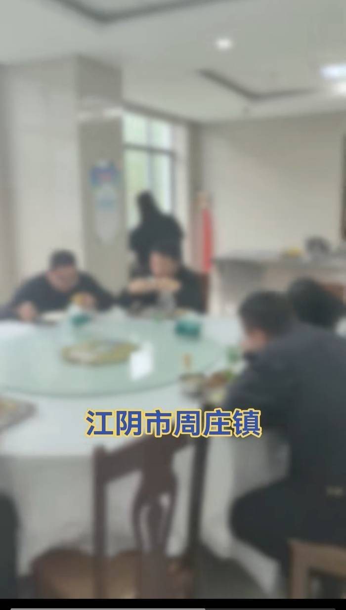 江苏一办事大厅工作人员未到下班时间就离岗吃饭<strong></p>
<p>Bittylicious</strong>？镇政府：在核实中