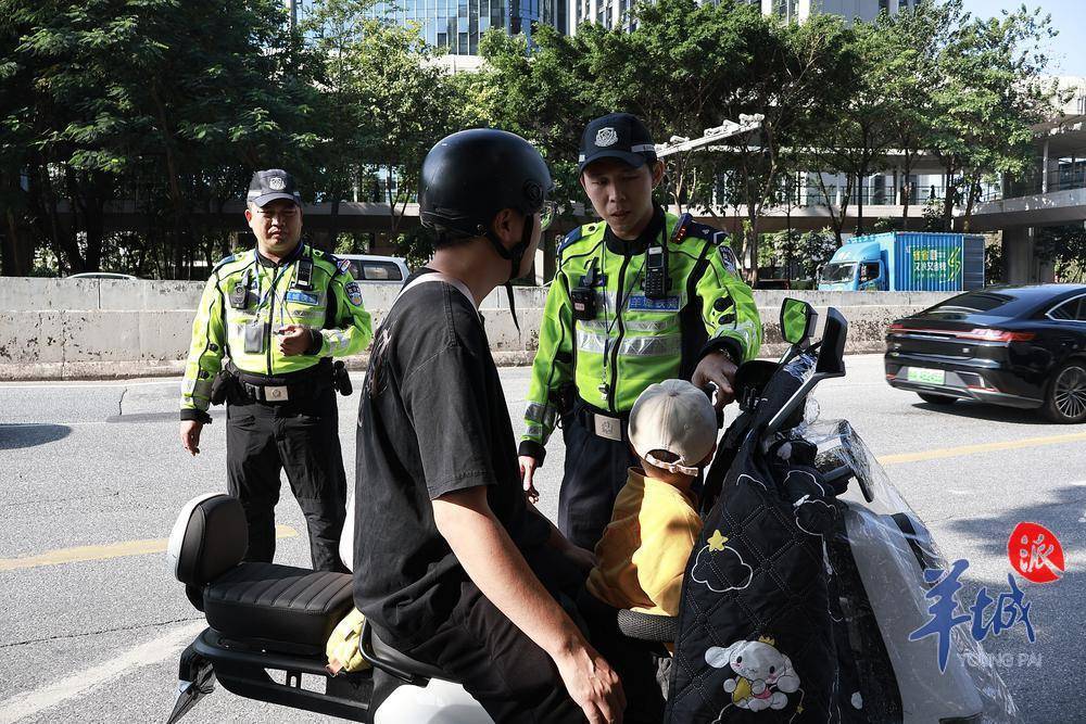 有非机动车道却不走<strong></p>
<p>Bittylicious</strong>，交警开罚！直击广州金沙洲大桥“电鸡”整治