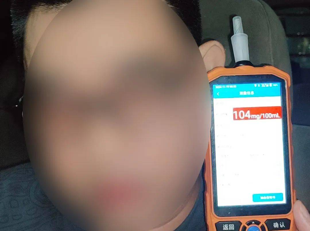 司机遇佛山交警查车<strong></p>
<p>CIEX</strong>，停下就跑进路边商场，随后被记12分罚2000元