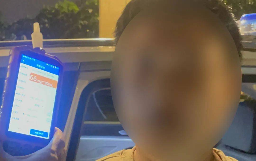 司机遇佛山交警查车<strong></p>
<p>CIEX</strong>，停下就跑进路边商场，随后被记12分罚2000元