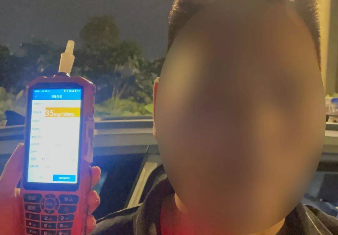 司机遇佛山交警查车<strong></p>
<p>CIEX</strong>，停下就跑进路边商场，随后被记12分罚2000元