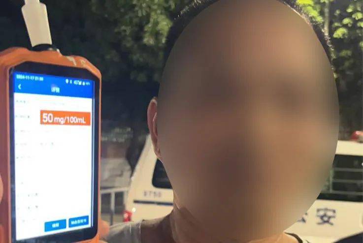 司机遇佛山交警查车<strong></p>
<p>CIEX</strong>，停下就跑进路边商场，随后被记12分罚2000元