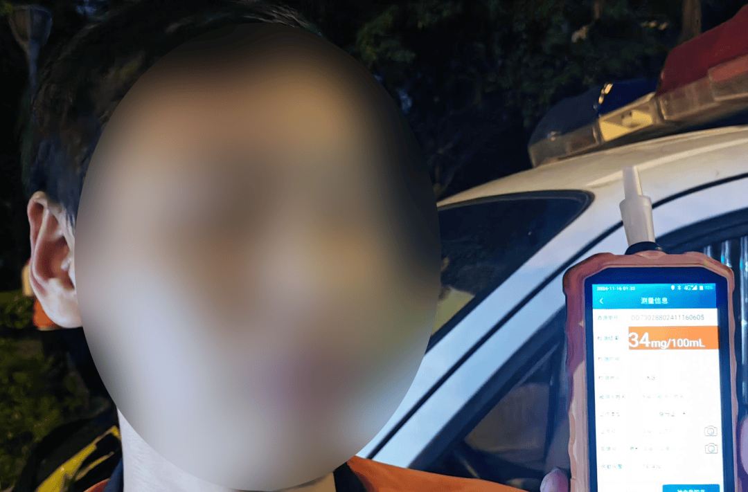 司机遇佛山交警查车<strong></p>
<p>CIEX</strong>，停下就跑进路边商场，随后被记12分罚2000元