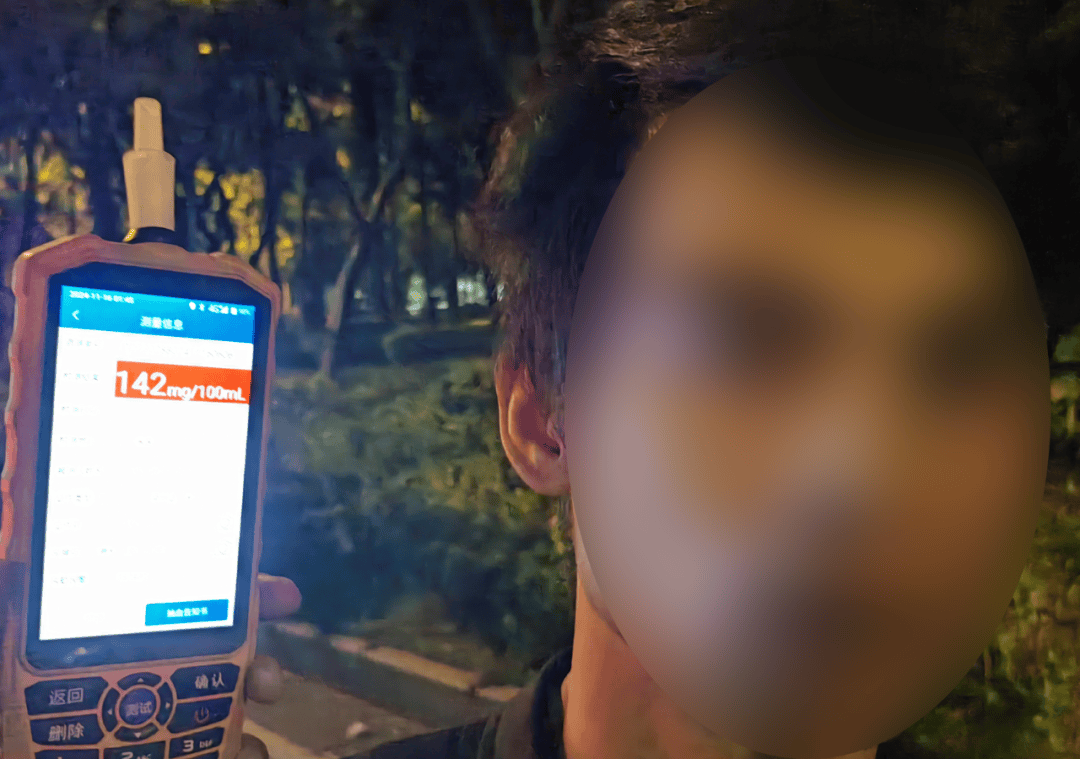 司机遇佛山交警查车<strong></p>
<p>CIEX</strong>，停下就跑进路边商场，随后被记12分罚2000元