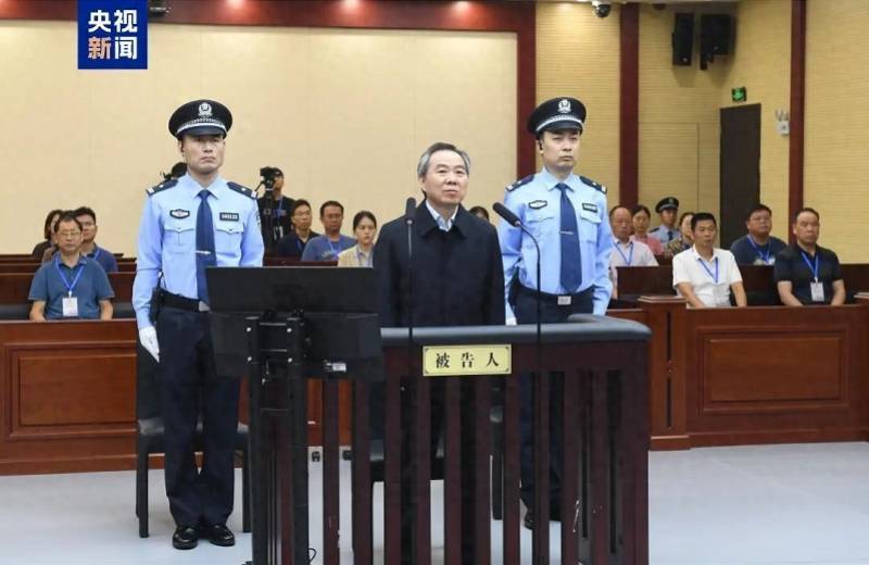 浦东新区区委书记被查<strong></p>
<p>GEMINI</strong>，两天前还在调研，老上司8月被判无期