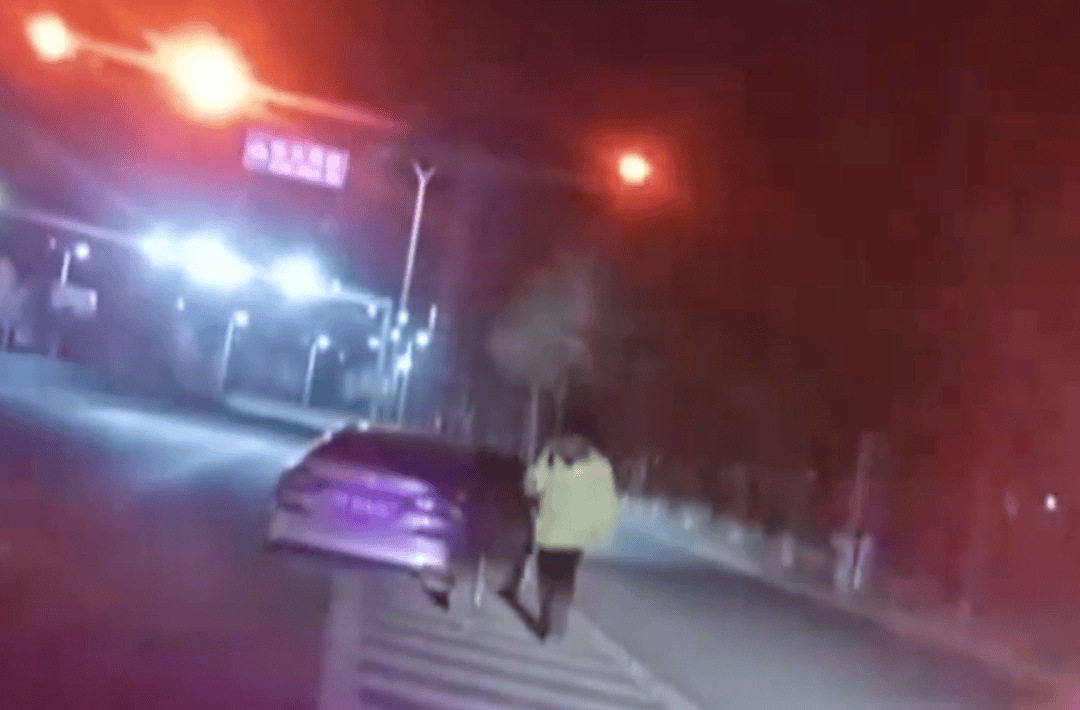 饭碗砸了！通州一职业司机嫌妻子开车慢<strong></p>
<p>DSX</strong>，非要自己来！这下摊上事了……
