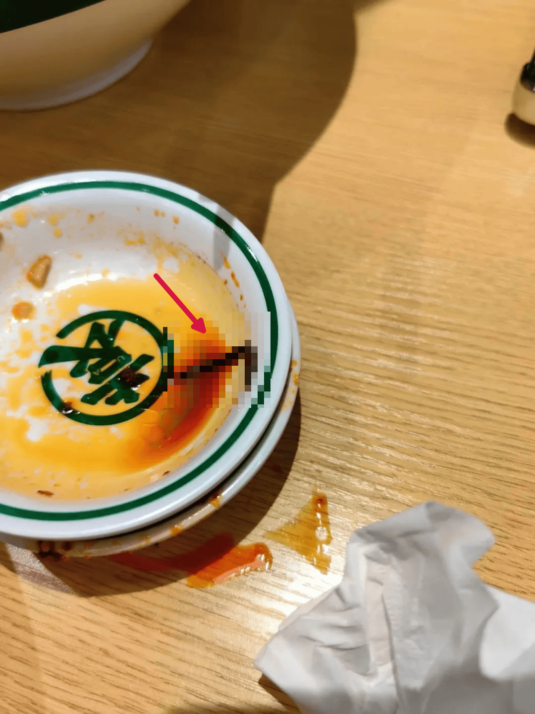 知名餐饮回应：确实是蚯蚓<strong></p>
<p>DSX</strong>，将严格整顿！