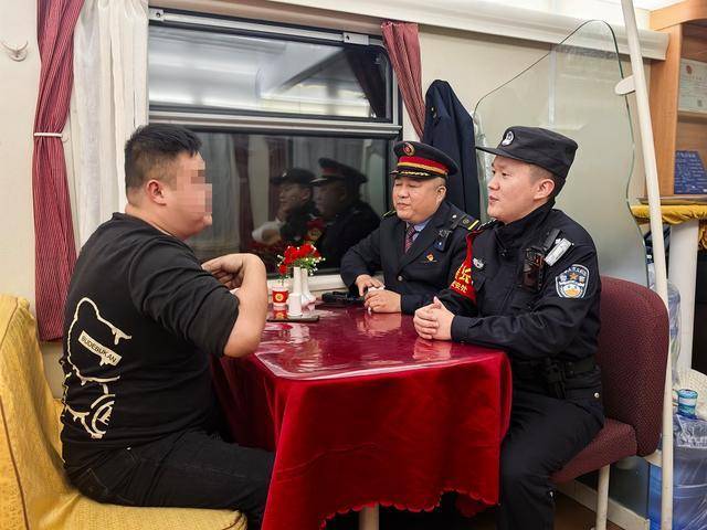 列车上一醉酒“纹身哥”突然对乘警说“我是逃犯”<strong></p>
<p>ZIBIT</strong>，乘警一查：不，你不是！