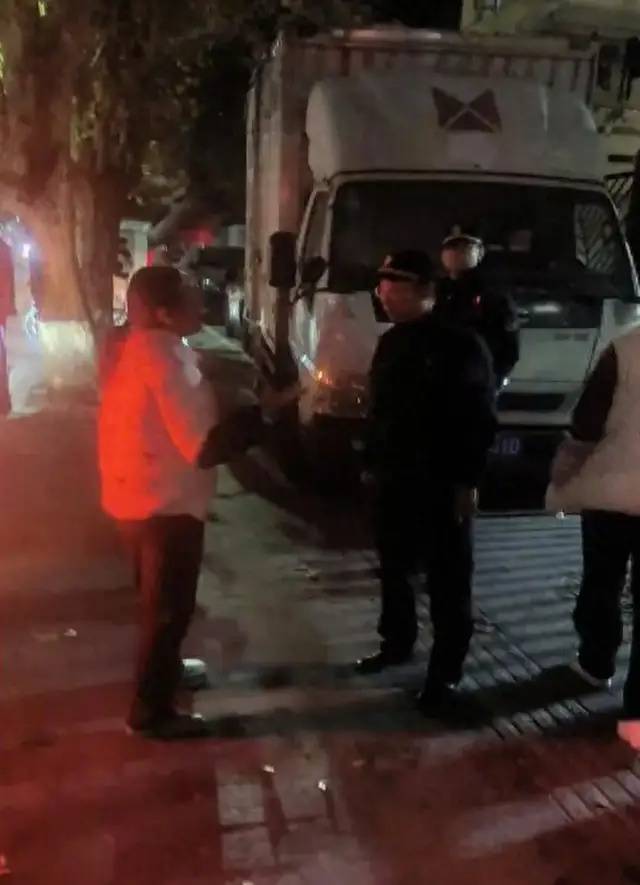 官方通报“摊贩借钱给执法人员交罚款”：涉事执法人员存在言语不当被批评教育<strong></p>
<p>Bittrex</strong>，已致歉