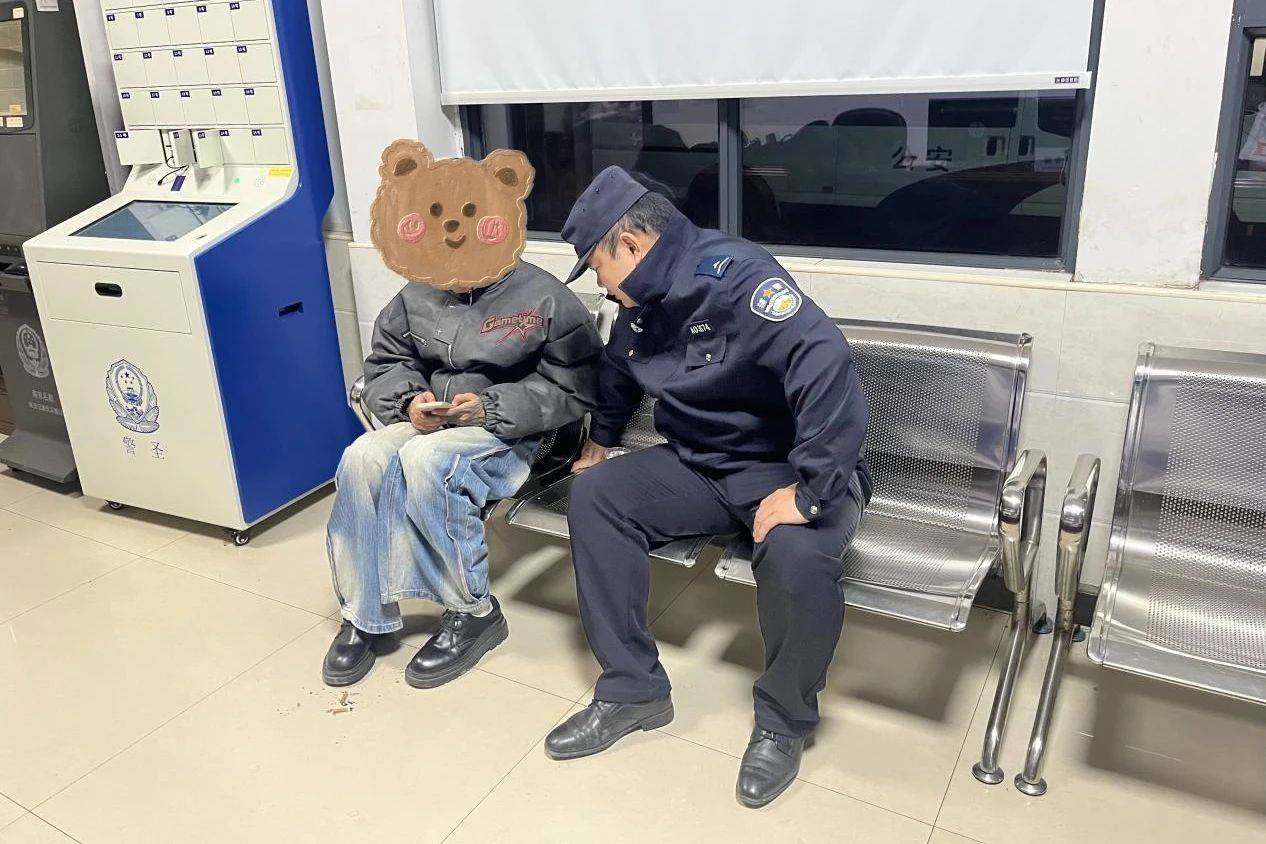 “你长这么帅还为情所困？”长沙一小伙欲跳桥<strong></p>
<p>币虎</strong>，辅警用家乡话机智安慰