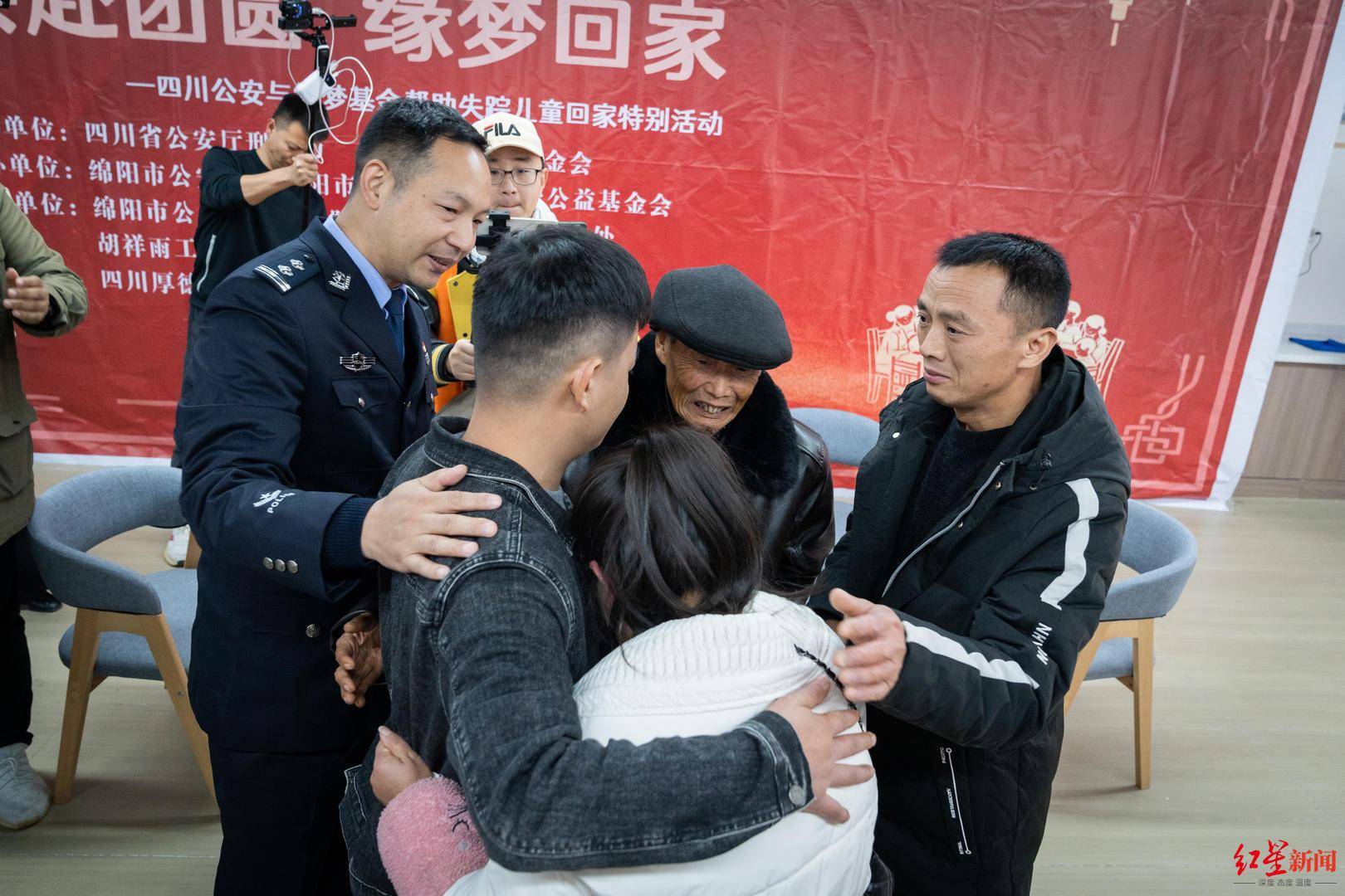 男子半岁时被表姐夫拐卖<strong></p>
<p>币虎</strong>，34年后在女友劝说下寻亲成功：我不再是没人要的孩子