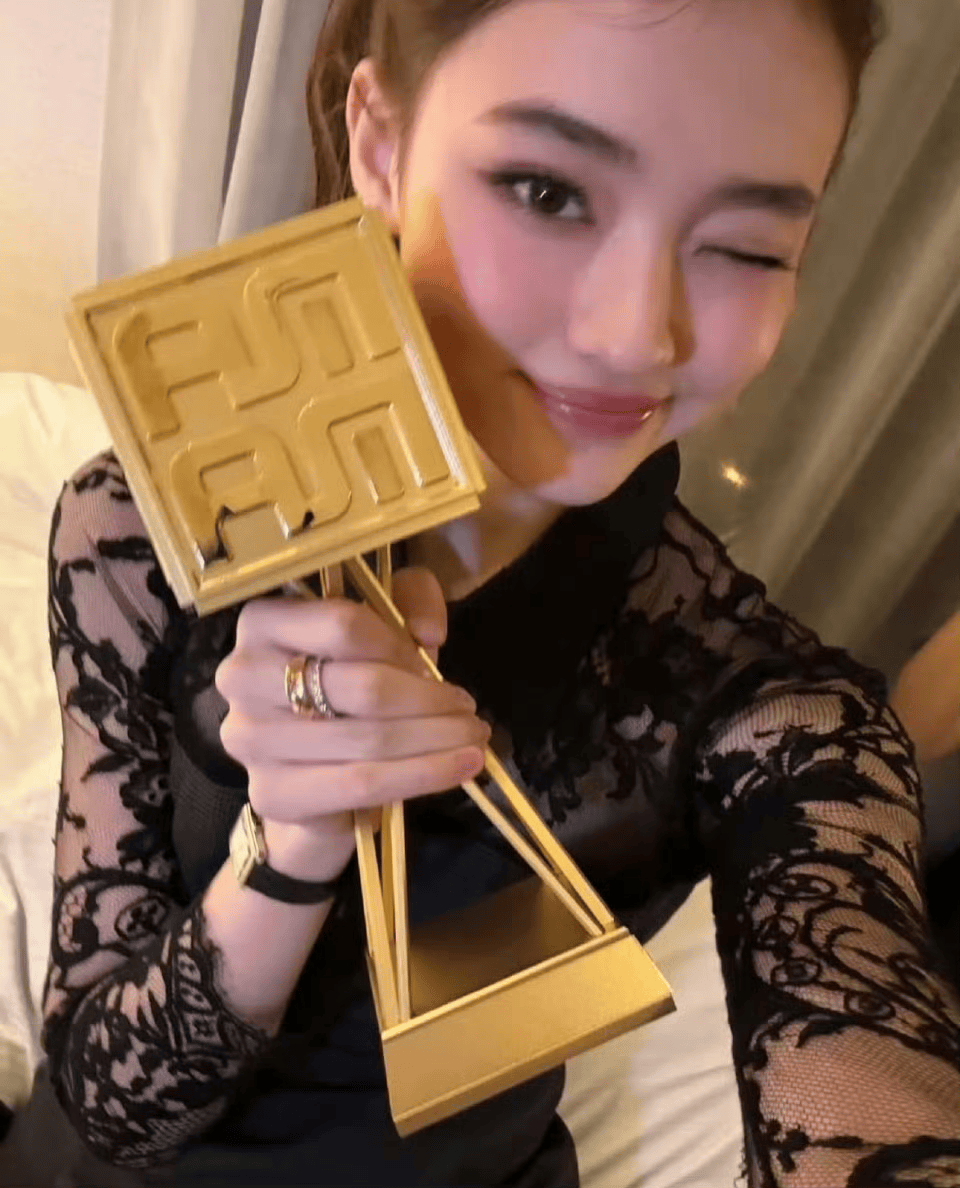 德韩混血造就“人间颜值奇迹”<strong></p>
<p>Watercoin</strong>，被誉为小Jennie的Ella Gross出道即巅峰！