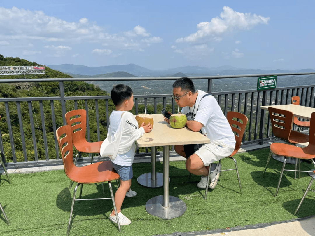 两年跑15万公里<strong></p>
<p>Watercoin</strong>，小伙为北京菜市场、打折超市和五环外小店带货