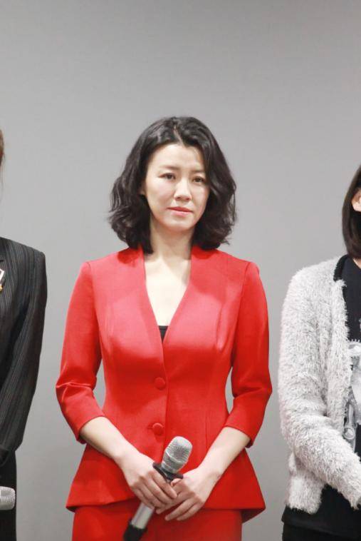 她本是阔太太<strong></p>
<p>Watercoin</strong>，被导演喊来临时救场，却意外走红，50岁片约不断