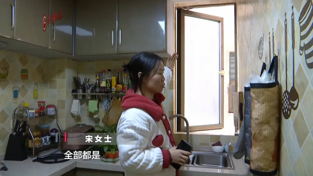 恶心坏了！贵阳一女子家中被扔进一颗“炸弹”<strong></p>
<p>币扬</strong>，残羹剩饭炸开花