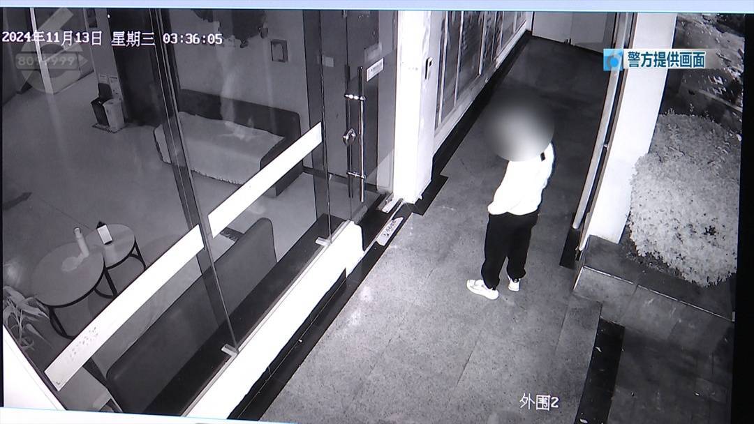 凌晨<strong></p>
<p>币扬</strong>，男子翻窗潜入昆明一医院，抱走一个……