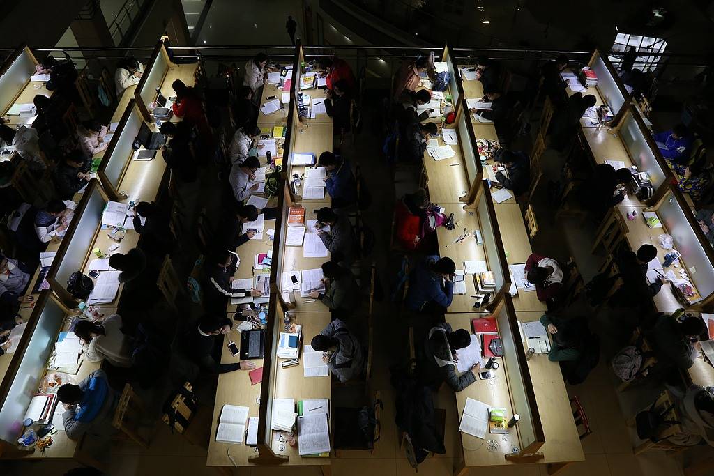 考研人数比上一年减少50万<strong></p>
<p>币扬</strong>，这届大学生不卷学历了？