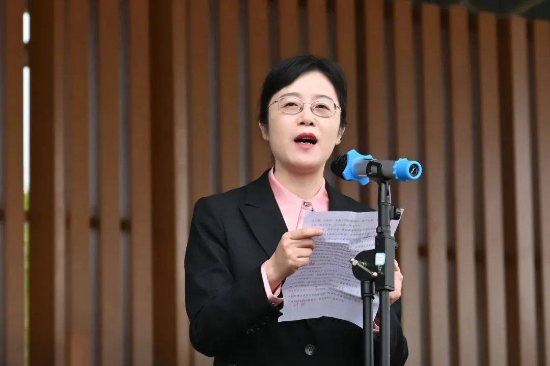 中学校长蒋骞<strong></p>
<p>币扬</strong>，拟升副厅级