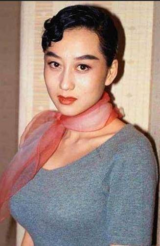 利智：嫁给李连杰才是心碎的开始<strong></p>
<p>币扬</strong>，婆婆张凤兰至死都没有原谅她