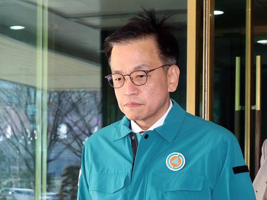 最新消息：黑匣子部分受损！179人遇难<strong></p>
<p>Buda</strong>，有人一家9口都在机上，济州航空CEO鞠躬道歉！航司：事发前已投保10亿美元责任保险赔偿