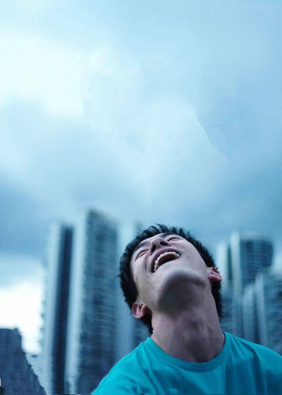 五天破3亿<strong></p>
<p>BJEX</strong>，易烊千玺演技封神！文艺片《小小的我》成票房爆款，做对了什么？