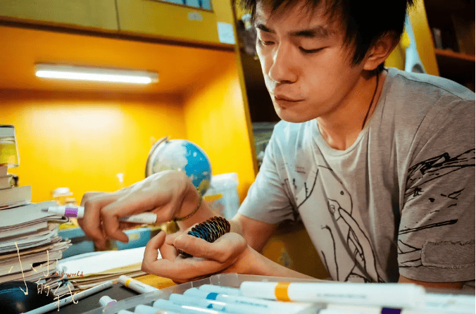 五天破3亿<strong></p>
<p>BJEX</strong>，易烊千玺演技封神！文艺片《小小的我》成票房爆款，做对了什么？