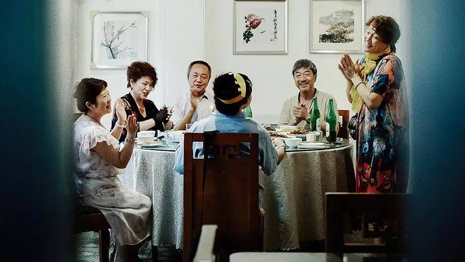 五天破3亿<strong></p>
<p>BJEX</strong>，易烊千玺演技封神！文艺片《小小的我》成票房爆款，做对了什么？