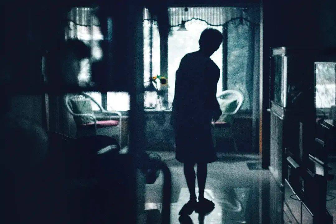 五天破3亿<strong></p>
<p>BJEX</strong>，易烊千玺演技封神！文艺片《小小的我》成票房爆款，做对了什么？